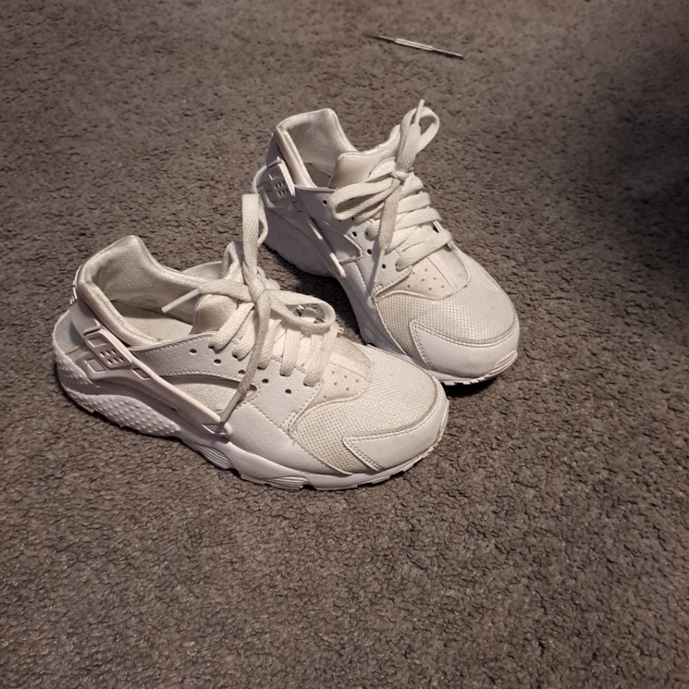 Nike huaraches shoes